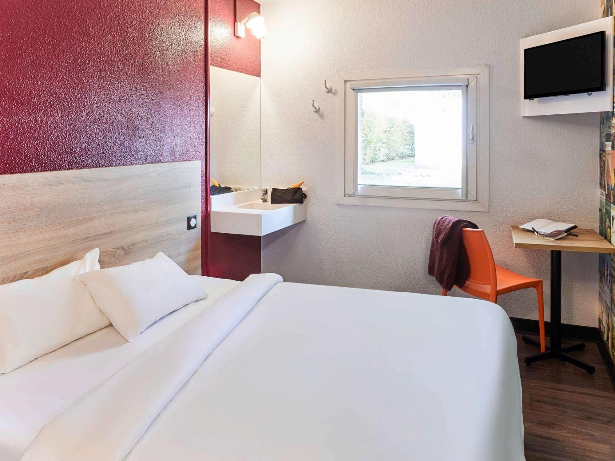 Hotel Hotelf1 - Rénové - Dole